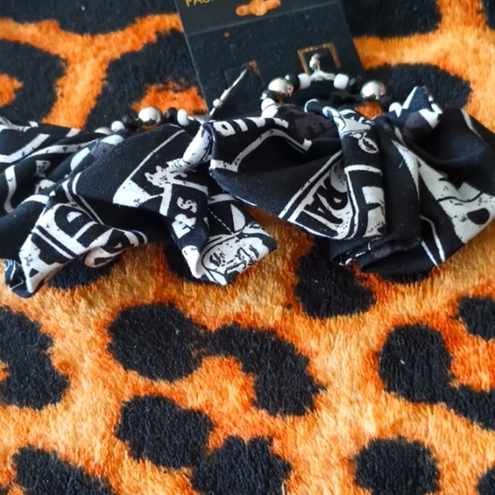 Raiders black cloth material pierced earrings